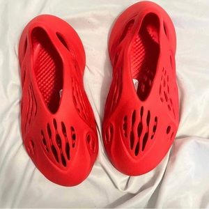 US SIZE 4 Yeezy foam runners